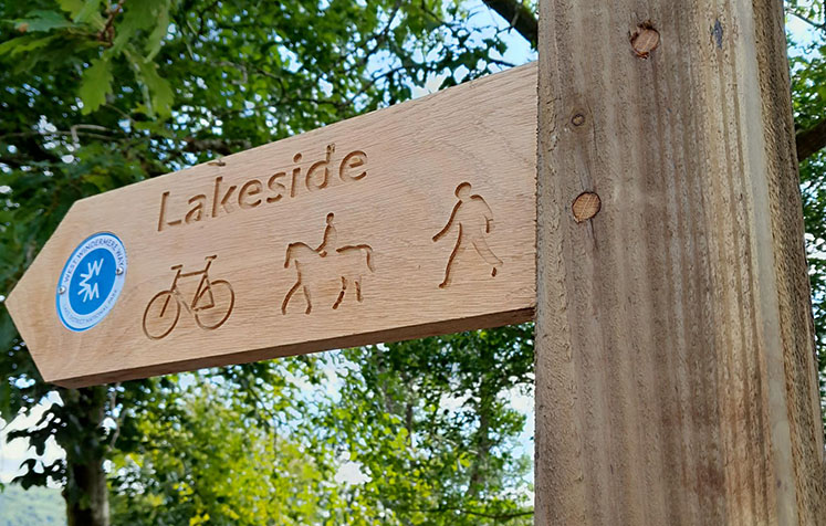 Fingerpost - Lakeside