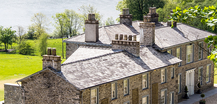A holiday cottage beside a lake in the Lake District National Park