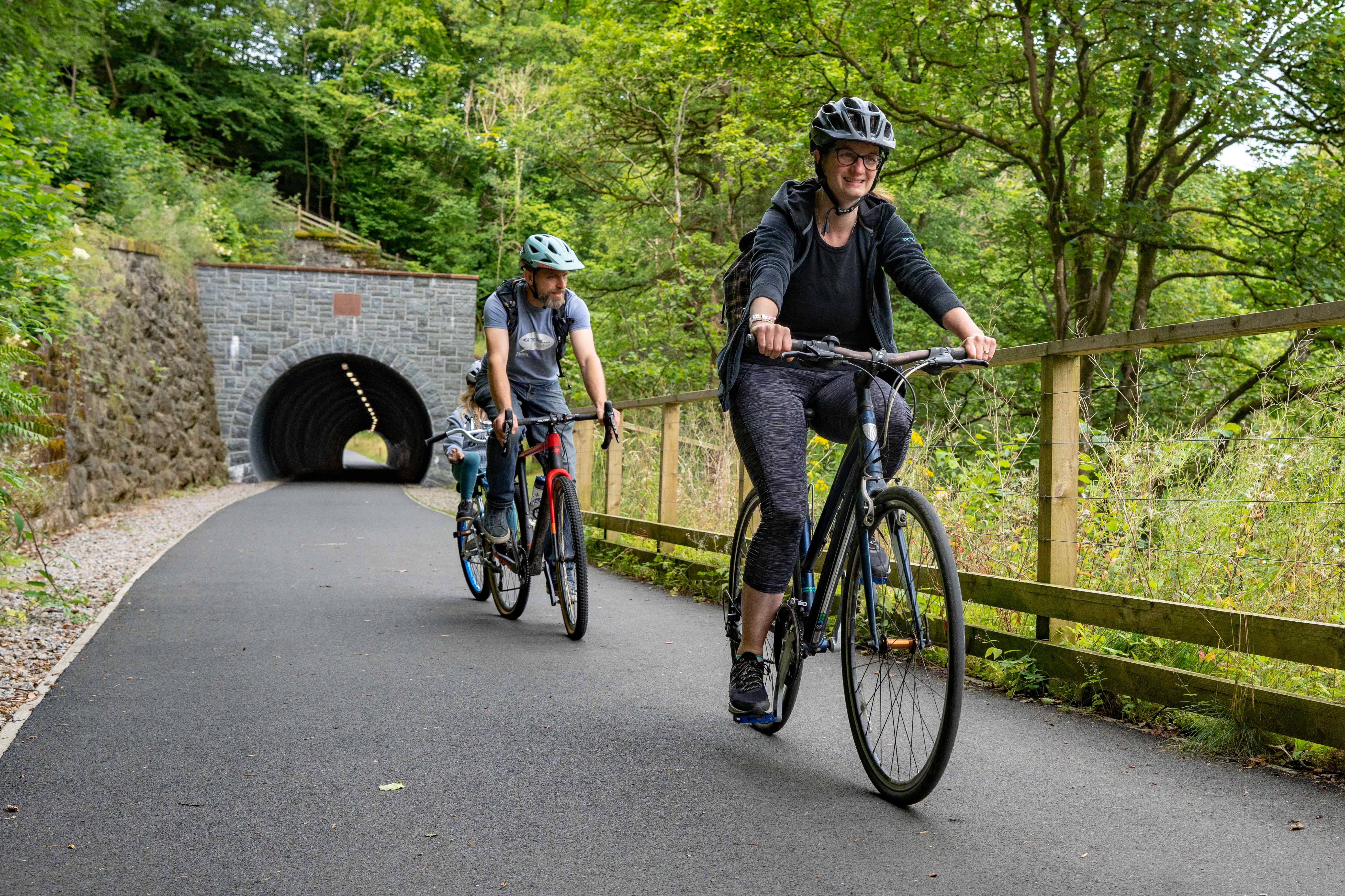 Cyclists on the Keswick to Threlkeld trail