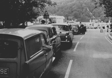 Queue for the ferry at Ferry Nab